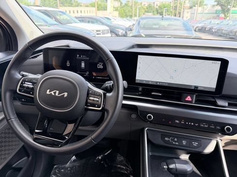 Used 2026 Kia Carnival FWD image 37