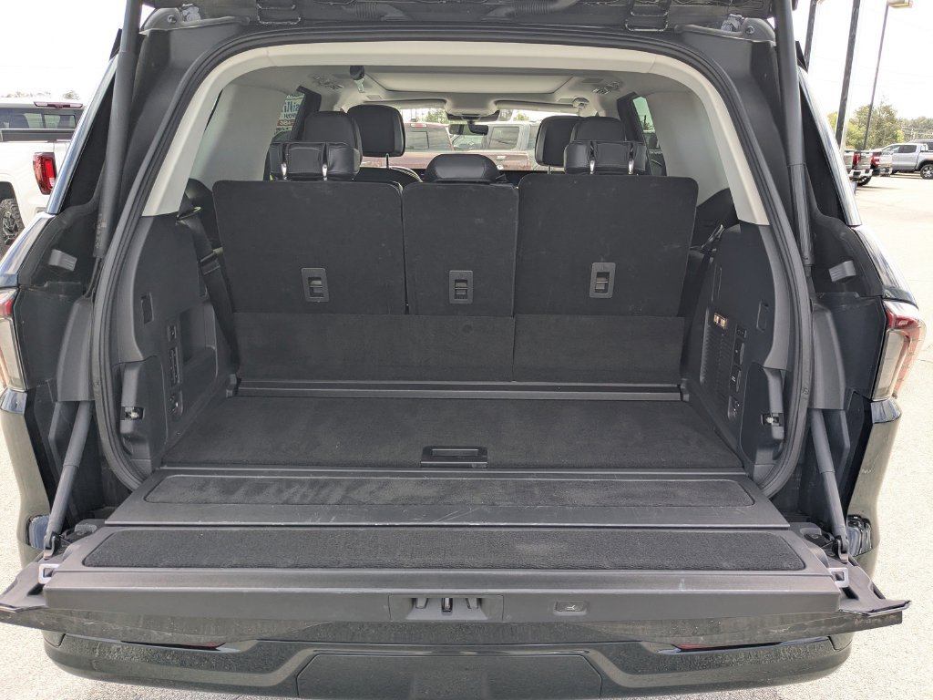 Used 2025 Lincoln Navigator Reserve AWD/4WD image 13