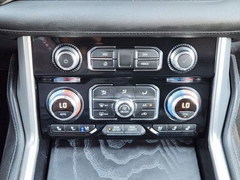 Used 2024 GMC Yukon XL Denali image 17