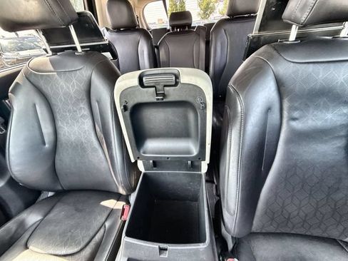 Used 2022 Kia Carnival EX FWD image 21