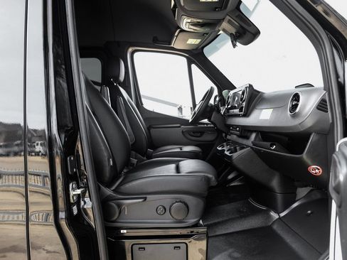Used 2025 Mercedes-Benz Sprinter 2500 w/ Dashboard Charging Package image 32