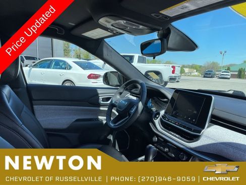 Used 2025 Jeep Compass Latitude AWD/4WD image 28