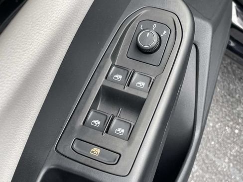 Used 2025 Volkswagen Taos S FWD image 15
