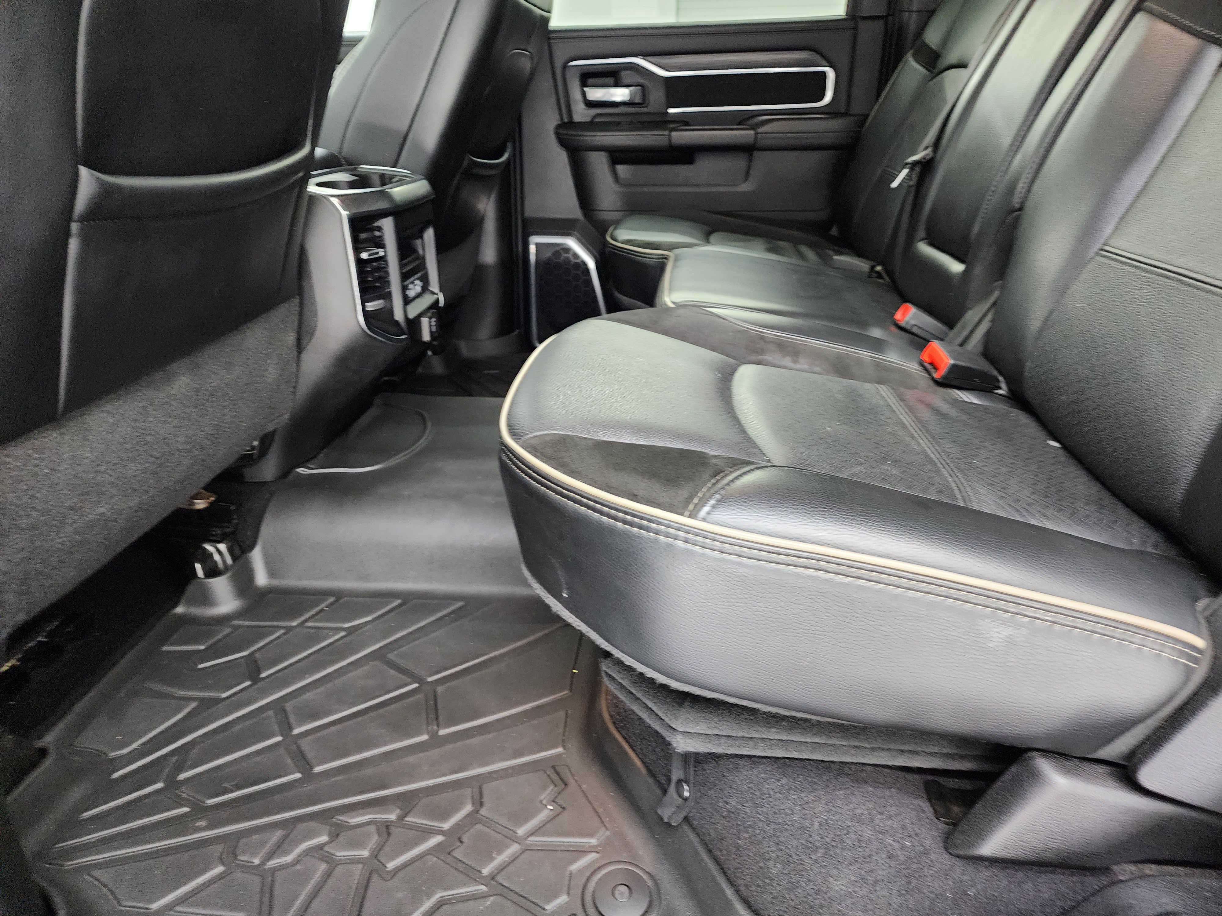 Used 2024 RAM 2500 Laramie w/ Sport Appearance Package AWD/4WD image 9