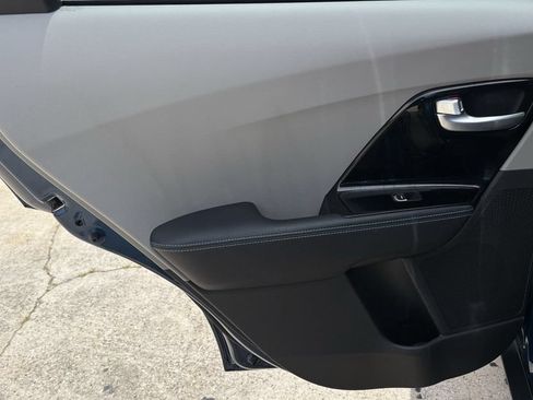 Certified 2022 Kia Niro LXS FWD image 23