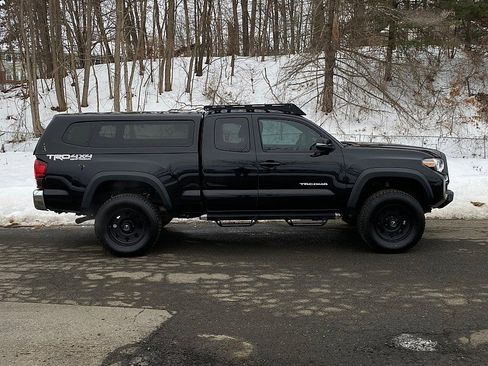 Used 2019 Toyota Tacoma TRD Off-Road w/ TRD Premium Off Road Package image 5