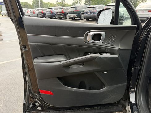 Used 2023 Kia Sorento SX AWD/4WD image 7