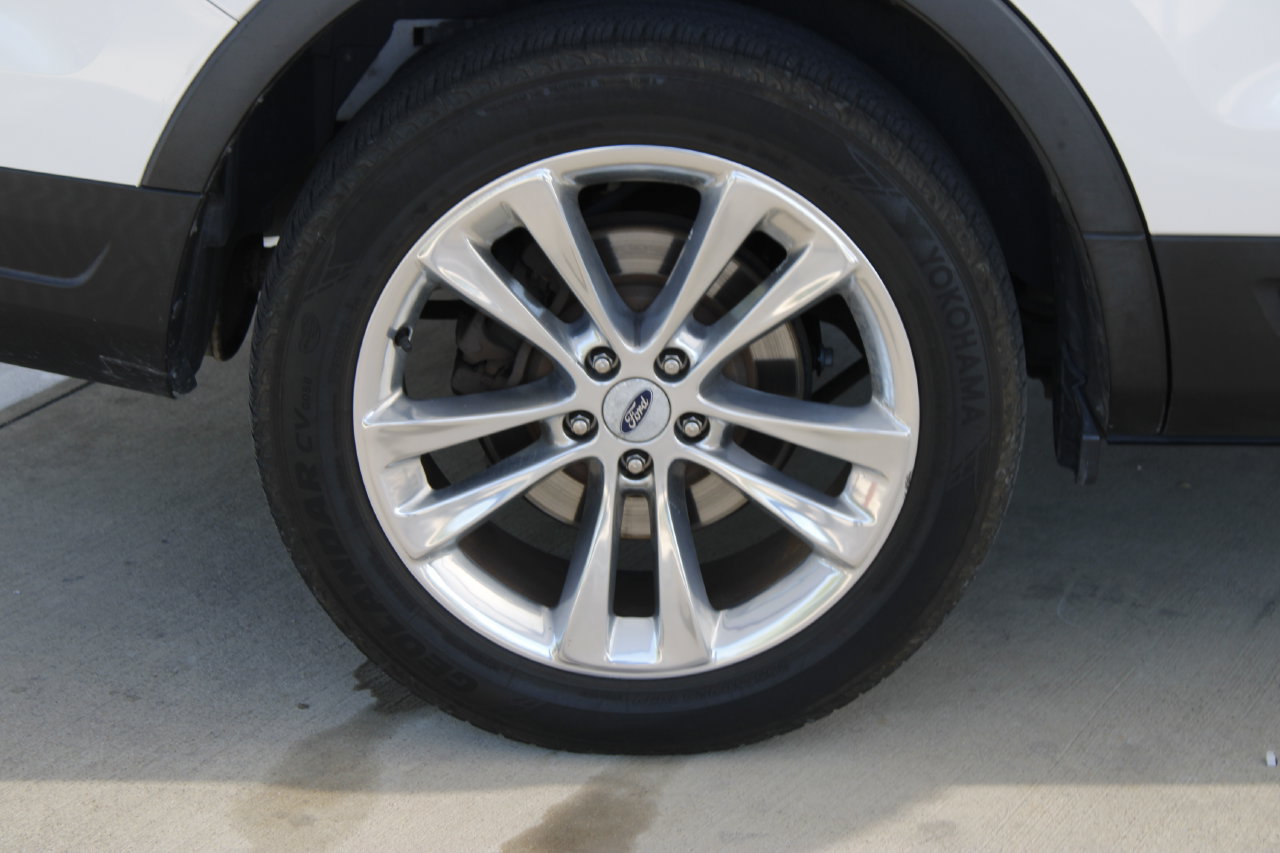 Used 2018 Ford Explorer XLT w/ Equipment Group 202A FWD image 7