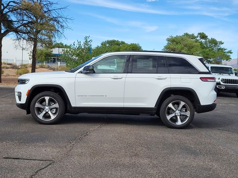 New 2025 Jeep Grand Cherokee Limited w/ Luxury Tech Group II AWD/4WD image 4