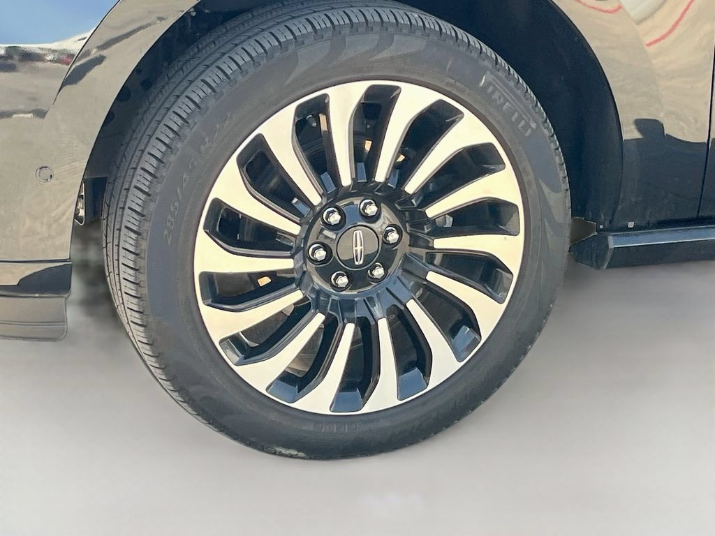 Used 2024 Lincoln Navigator L Black Label AWD/4WD image 34