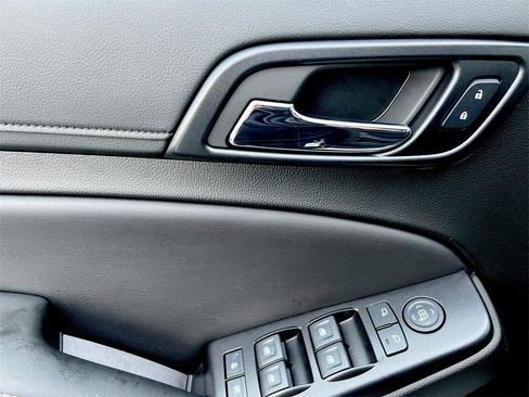 Used 2019 Chevrolet Suburban LT image 19