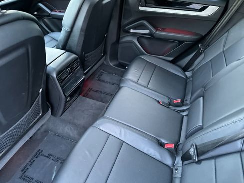 Used 2025 Porsche Cayenne image 13
