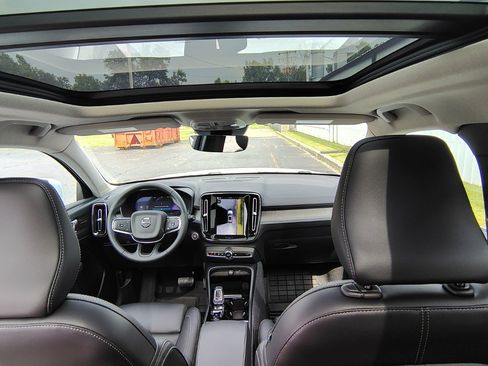 Used 2024 Volvo XC40 B5 Ultimate w/ Protection Package Premier AWD/4WD image 22