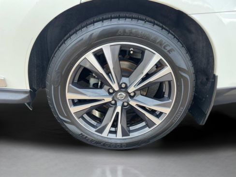Used 2018 Nissan Pathfinder Platinum FWD image 32