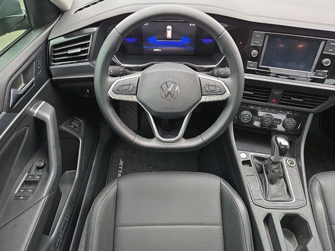 Used 2023 Volkswagen Jetta SE w/ Panoramic Sunroof Package image 12