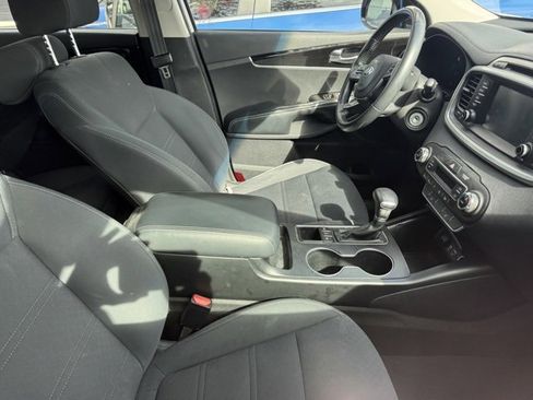 Certified 2019 Kia Sorento LX w/ LX Convenience Package image 8