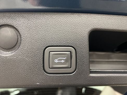 New 2026 GMC Terrain Denali w/ LPO, Black Badging Package image 7