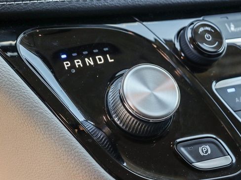 Used 2022 Chrysler Pacifica Touring-L FWD image 21