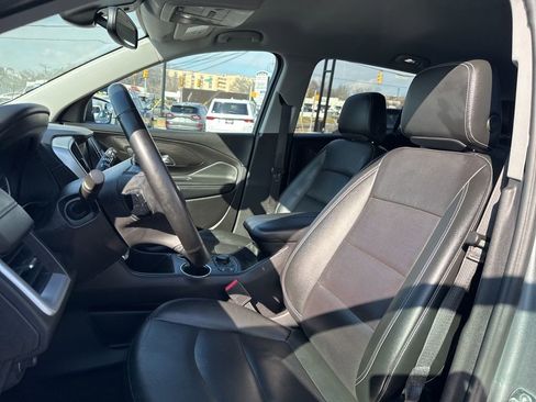 Used 2024 GMC Terrain SLT image 25