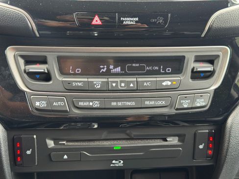 Used 2022 Honda Pilot Touring image 30