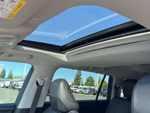 Used 2024 Toyota Highlander XLE image 14