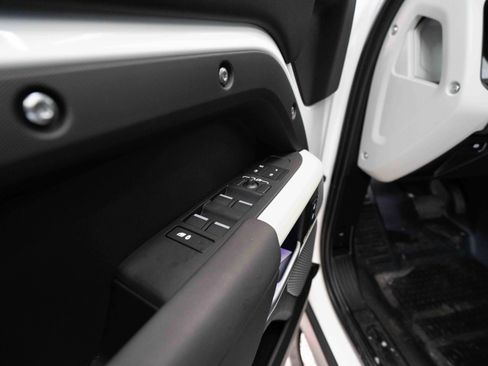 Used 2024 Land Rover Defender 110 S image 7