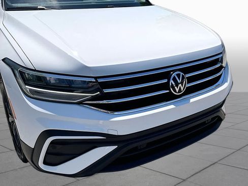 Used 2024 Volkswagen Tiguan SE FWD image 32