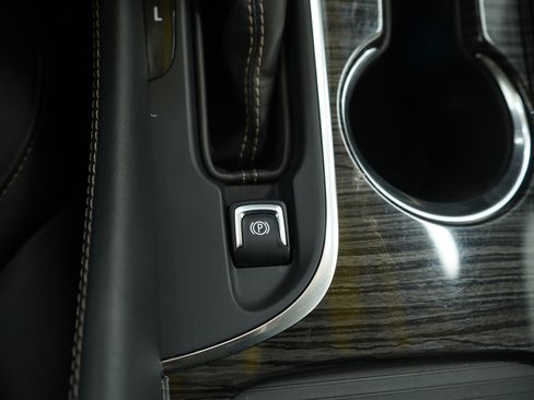 Used 2016 Buick Envision Premium image 25