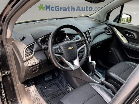 Used 2017 Chevrolet Trax LT w/ Sun & Sound Package FWD image 18