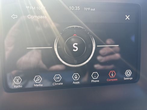 Used 2020 Jeep Cherokee Latitude Plus w/ Comfort/Convenience Group image 28