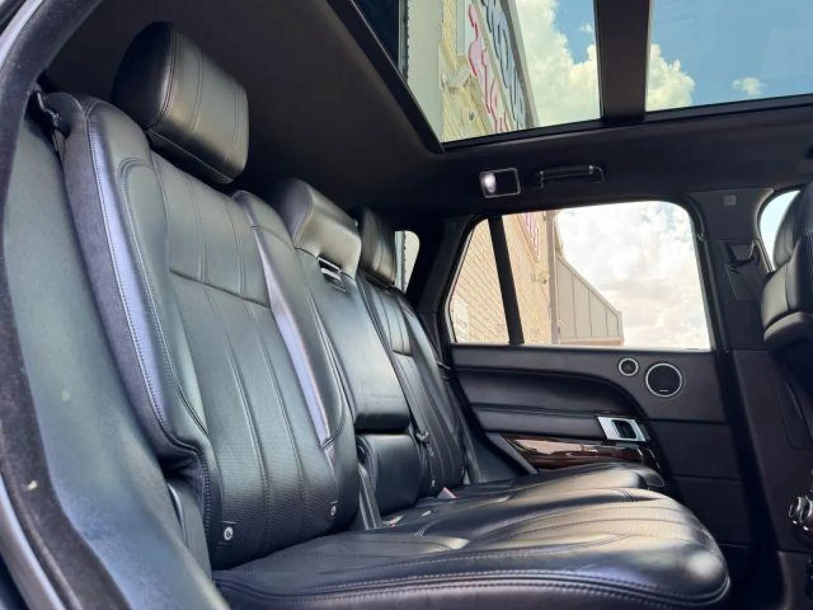 Used 2015 Land Rover Range Rover Supercharged AWD/4WD image 29