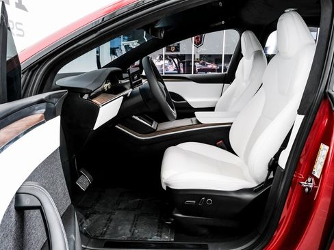 Used 2023 Tesla Model X image 4