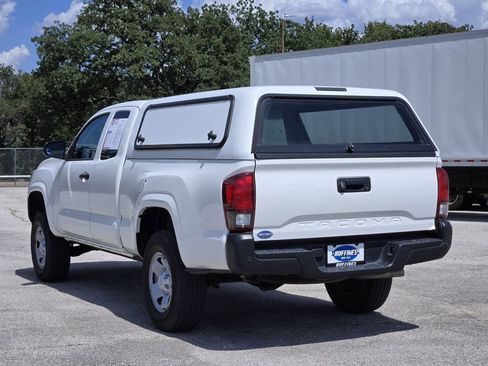 Used 2022 Toyota Tacoma SR RWD image 5