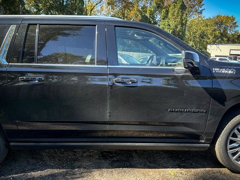 Used 2023 Chevrolet Suburban High Country image 16