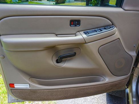 Used 2004 Chevrolet Silverado 2500 LS w/ Heavy-Duty Power Package AWD/4WD image 25