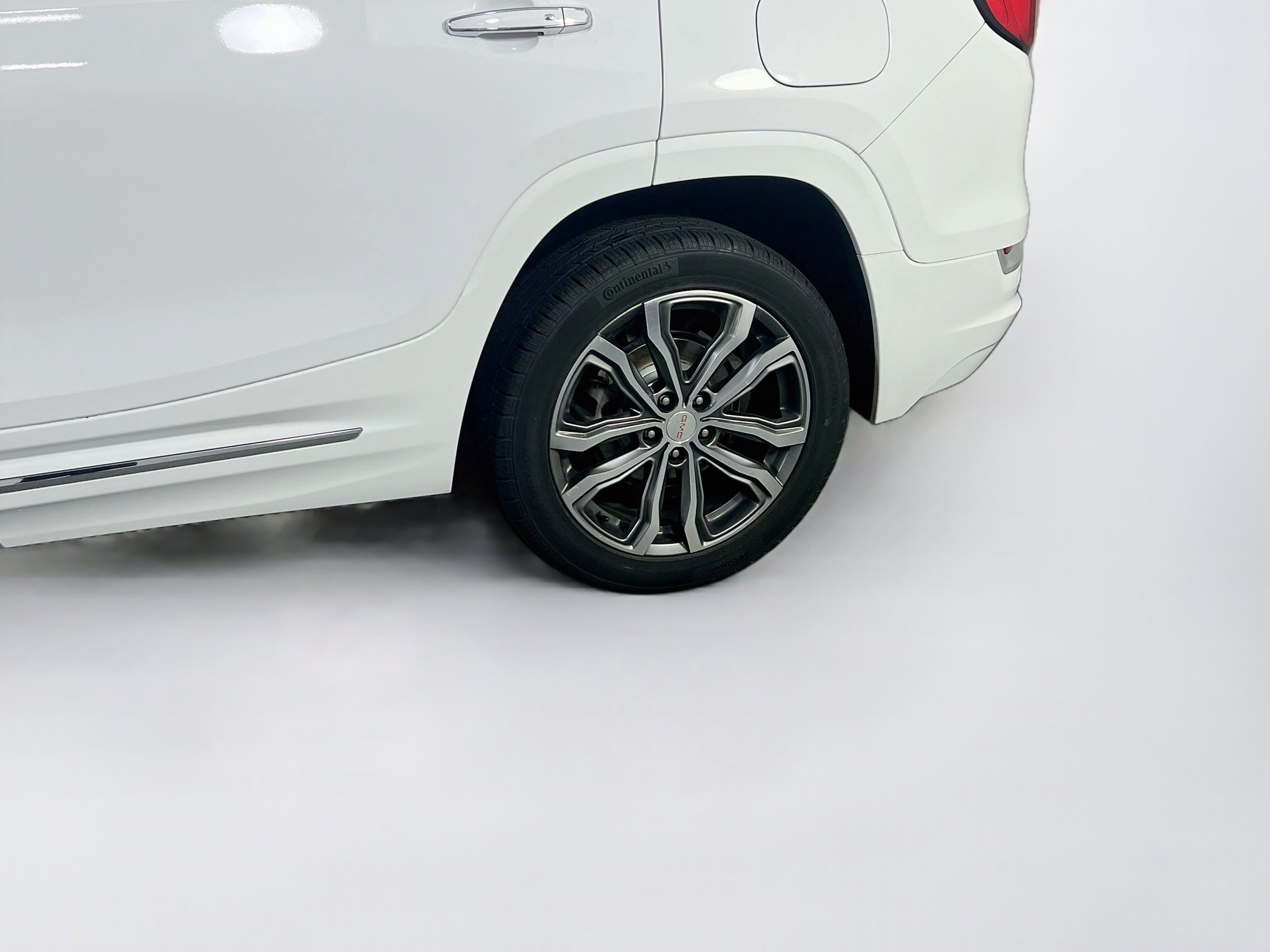 Used 2018 GMC Terrain Denali w/ Advanced Safety Package AWD/4WD image 30