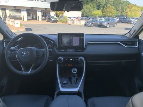 Used 2020 Toyota RAV4 Limited image 30