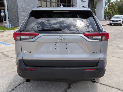 Used 2021 Toyota RAV4 XLE w/ Convenience Package FWD image 4