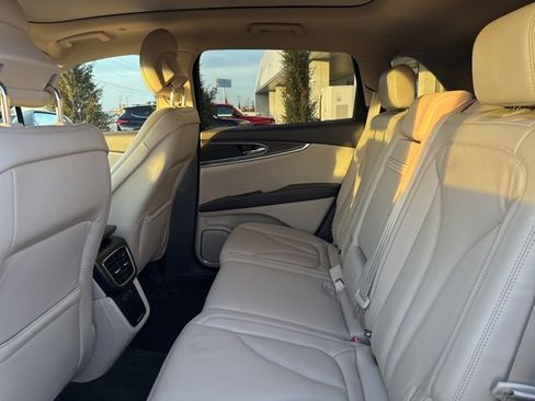 Used 2017 Lincoln MKX Reserve w/ Driver Assistance Package image 20