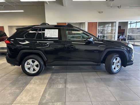 Used 2021 Toyota RAV4 XLE image 11