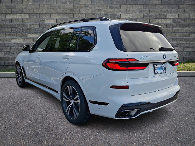 Used 2025 BMW X7 xDrive40i w/ M Sport Package AWD/4WD image 4