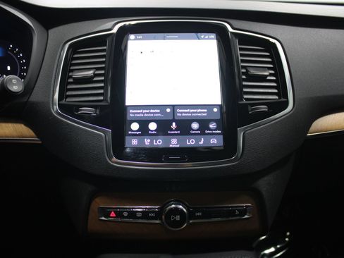 Used 2023 Volvo XC90 B6 Plus w/ Protection Package Premier AWD/4WD image 32