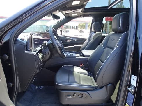 Used 2022 Cadillac Escalade ESV Sport AWD/4WD image 18