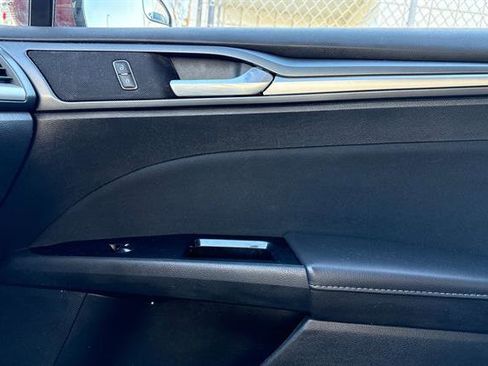 Used 2014 Ford Fusion SE image 18