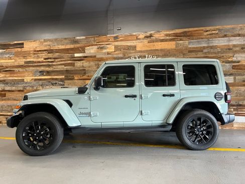 Used 2023 Jeep Wrangler Unlimited Sahara w/ Cold Weather Group AWD/4WD image 17