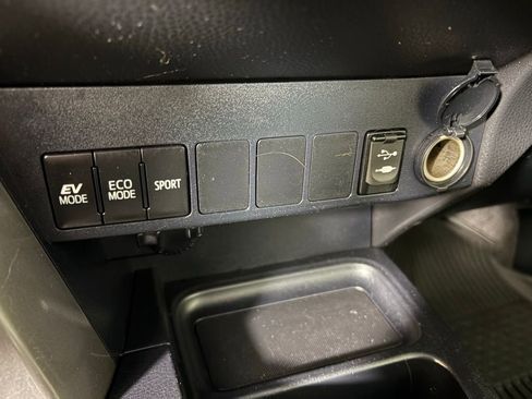 Used 2016 Toyota RAV4 XLE image 30