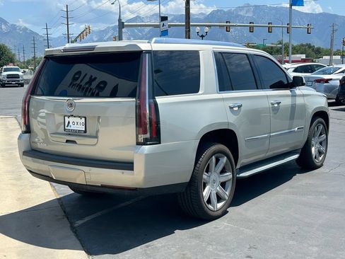 Used 2015 Cadillac Escalade Luxury AWD/4WD image 4