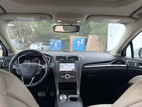 Used 2018 Ford Fusion Titanium image 31