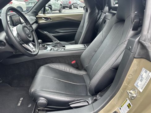 Used 2023 MAZDA MX-5 Miata Grand Touring RWD image 9