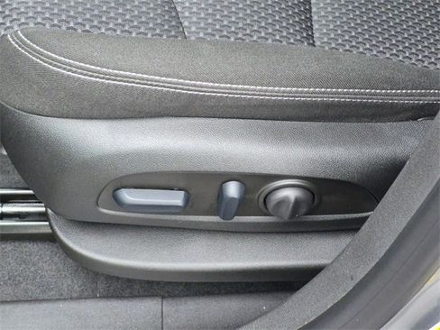 Used 2024 GMC Terrain SLE w/ Driver Convenience Package image 20